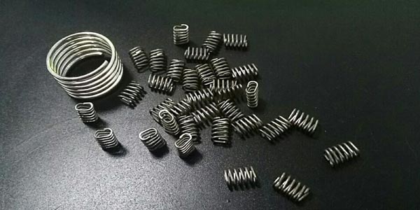 不銹鋼小彈簧可以進(jìn)行表面處理嗎？